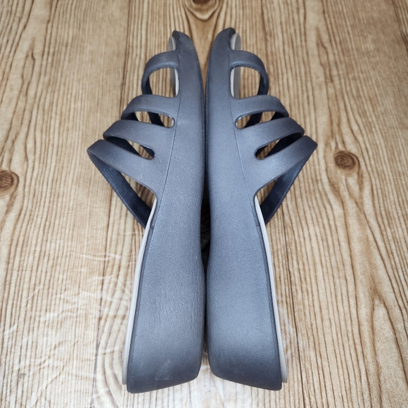 Crocs Women's Size US 8 Rhonda Wedge Strappy‎ Sandal Slip On Logo Brown Comfy - Picture 4 of 6